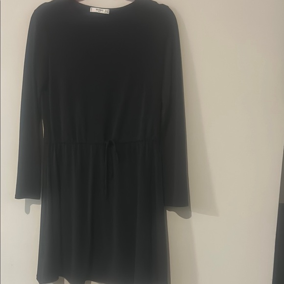 Mango Dresses & Skirts - Like new! Mango Black Long Sleeve Crew Neck Dress